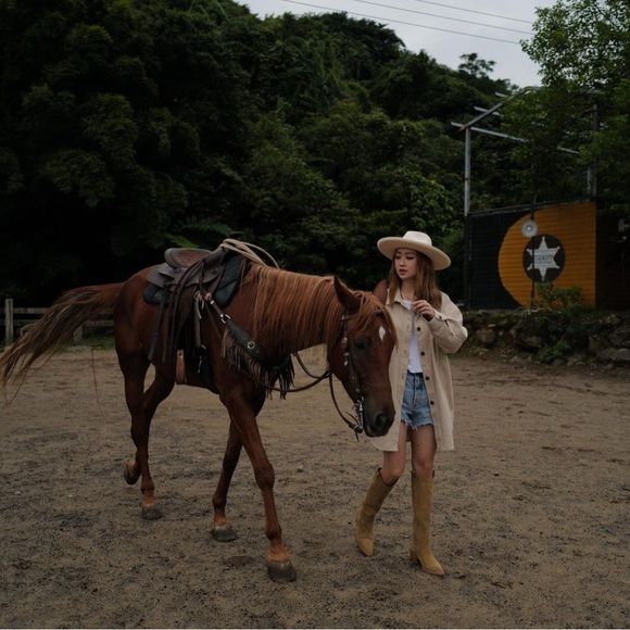 Grace Gift X Samantha Lin Leather V-Cut Western Block Heel Long Boots Beige 23.5 - Picture 12 of 16